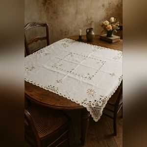 Vintage Style Embroidered & Cutwork Tablecloth — Elegant Floral Dinner Accent